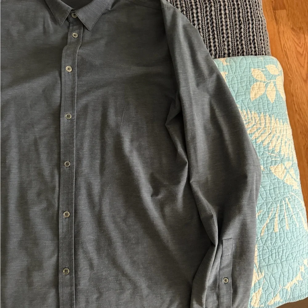 Men's Vuori Button Down - Picture 2 of 4